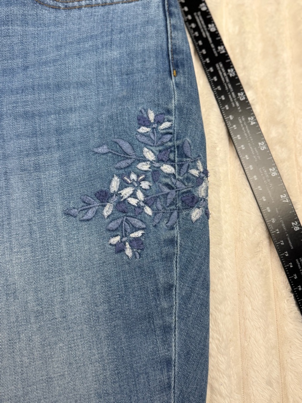 Talbots Flawless Embroidered Curvy Medium Blue Wash Girlfriend Jeans 16W - Picture 7 of 11